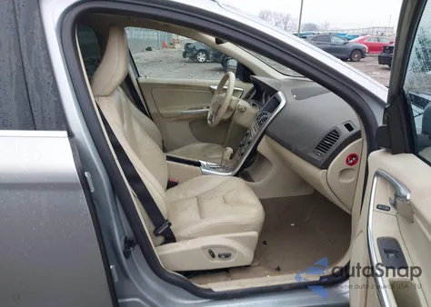 2012 Volvo Xc60 T6/T6 Platinum/T6 Premier Plus/T6 R-Design/T6 R-Design Platinum/T6 R-Design Premier Plus z USA, uszkodzony, nr VIN YV4902DZ3C2301556